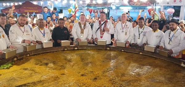 Bánh xèo khổng lồ xuất hiện tại Lễ hội ẩm thực quốc tế Đà Nẵng - ảnh 2