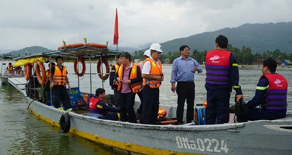 Đà Nẵng: Tàu tiếp liệu đâm gãy trụ bê tông cầu cảng - ảnh 1
