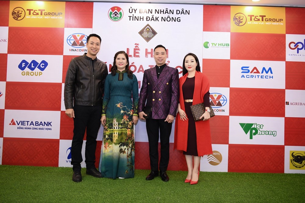 NTK Đỗ Trịnh Hoài Nam trình diễn BST tại Lễ hội văn hóa thổ cẩm Việt Nam - ảnh 1