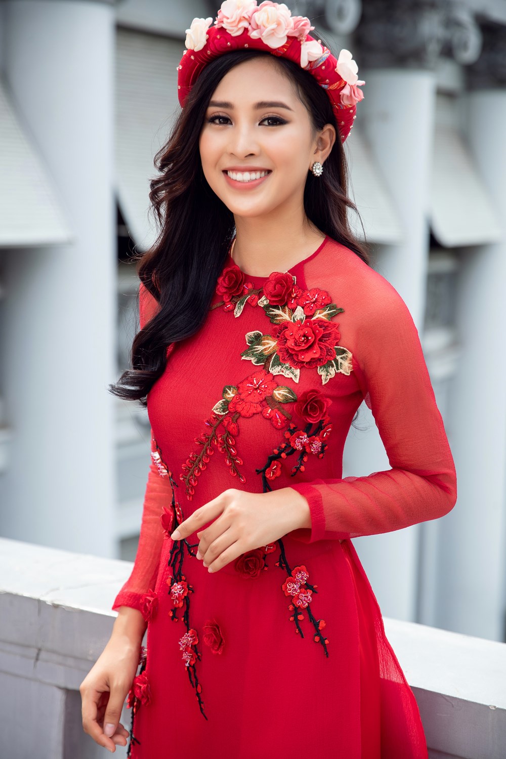 Top 3 Hoa hậu Việt Nam 2018 rạng rỡ trong bộ ảnh Tết - ảnh 2