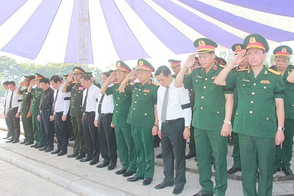 Xúc động lễ truy điệu, an táng 96 hài cốt liệt sĩ Việt Nam hy sinh tại Lào - ảnh 3