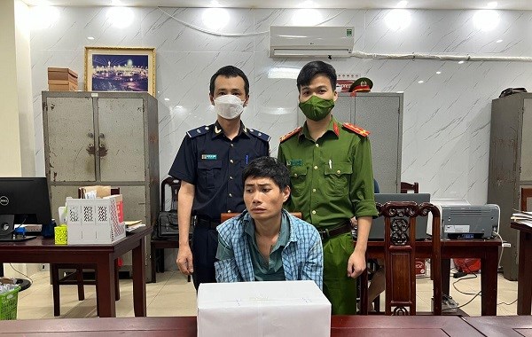 Nghệ An: Phá án, bắt đối tượng vận chuyển trái phép 9.000 viên ma túy tổng hợp - ảnh 1
