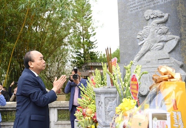 Chủ tịch nước dâng hương tưởng niệm nữ sĩ Hồ Xuân Hương - ảnh 3