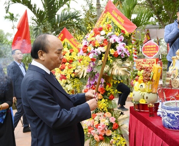 Chủ tịch nước dâng hương tưởng niệm nữ sĩ Hồ Xuân Hương - ảnh 1