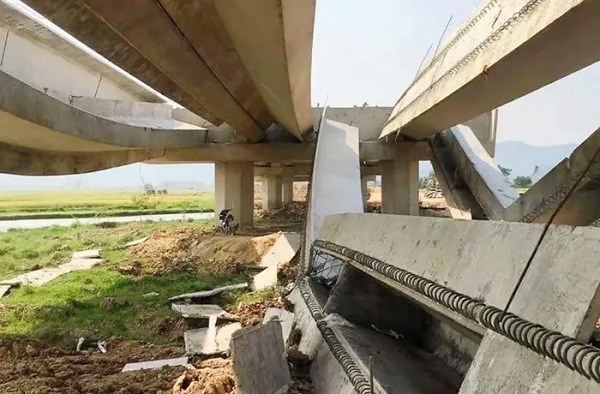 Khẩn trương khắc phục loạt dầm cầu bị sập trên cao tốc Bắc - Nam - ảnh 2