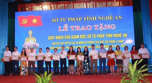 Nghệ An tổ chức lễ hưởng ứng 10 năm ngày Pháp luật Việt Nam - ảnh 5