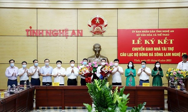 Câu lạc bộ Sông Lam Nghệ An chuyển giao nhà tài trợ mới - ảnh 1