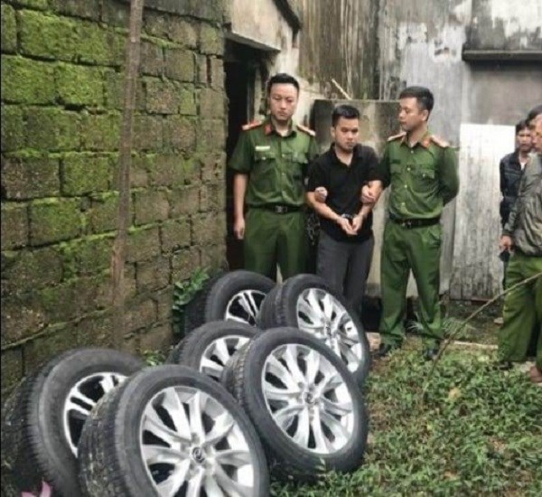 Khởi tố nam thanh niên tháo trộm hàng loạt bánh xe ô tô - ảnh 1