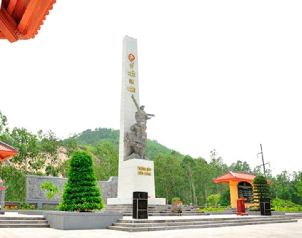 Nghệ An: Dâng hương tưởng niệm 51 năm ngày hy sinh của 13 liệt sĩ TNXP Truông Bồn - ảnh 1