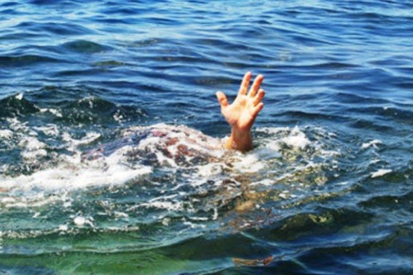 Nghệ An: Tắm biển sau khi ăn cưới, người đàn ông bị đuối nước - ảnh 1