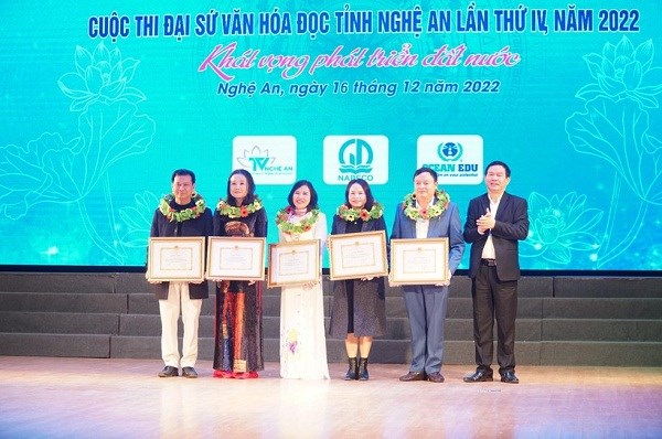 Nghệ An trao thưởng cho 44 thí sinh đạt giải Đại sứ Văn hóa đọc - ảnh 2