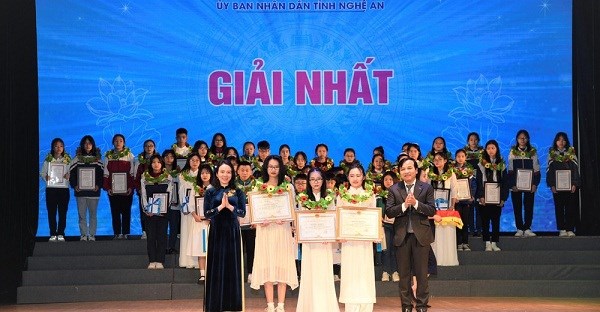 Nghệ An trao thưởng cho 44 thí sinh đạt giải Đại sứ Văn hóa đọc - ảnh 4