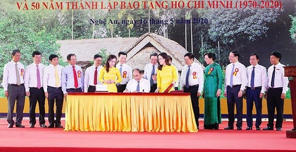 Thủ tướng dự lễ khánh thành Đền thờ Gia tiên Chủ tịch Hồ Chí Minh - ảnh 4