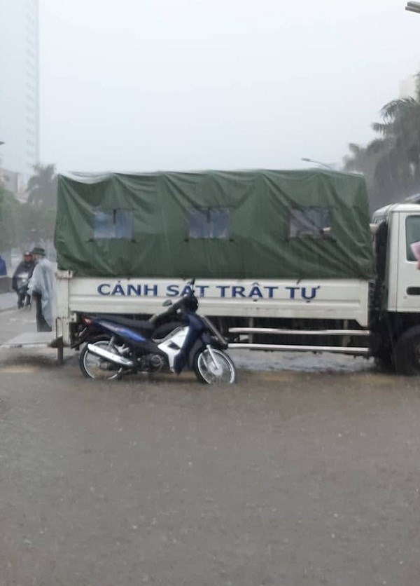 Nghệ An: Mưa lớn, nhiều nơi bị ngập, trường học thông báo cho học sinh nghỉ học - ảnh 4