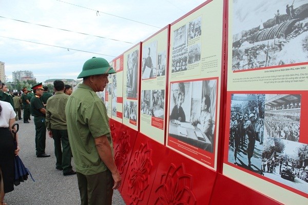 Trưng bày hơn 200 hình ảnh, tư liệu tại triển lãm chuyên đề “Hồ Chí Minh - Những nét phác họa chân dung” - ảnh 3