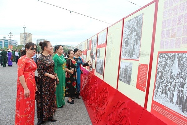 Trưng bày hơn 200 hình ảnh, tư liệu tại triển lãm chuyên đề “Hồ Chí Minh - Những nét phác họa chân dung” - ảnh 4