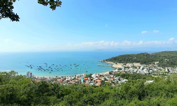 Phát triển du lịch gắn với bảo vệ môi trường ở đảo tiền tiêu Nhơn Châu - ảnh 1