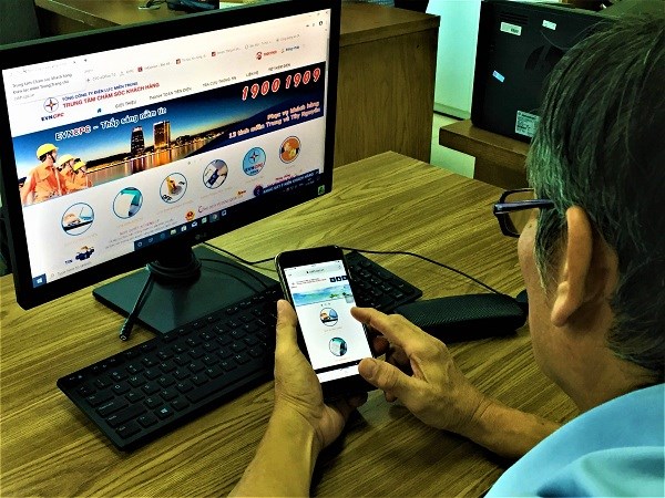 Khánh Hòa: Khuyến khích người dân sử dụng dịch vụ trực tuyến để phòng chống dịch Covid-19 - ảnh 1