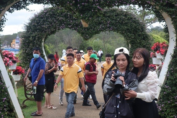 Hơn 300.000 lượt khách đến Lâm Đồng trong dịp Lễ - ảnh 2