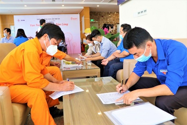 PC Khánh Hòa: Hiến gần 150 đơn vị máu hưởng ứng Tuần lễ hồng EVN lần VII - ảnh 2