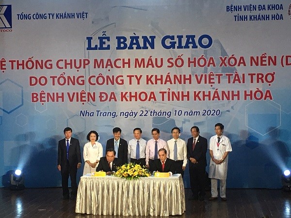 Trao tặng thiết bị y tế 29 tỉ đồng cho Bệnh viện Đa khoa tỉnh Khánh Hòa - ảnh 2