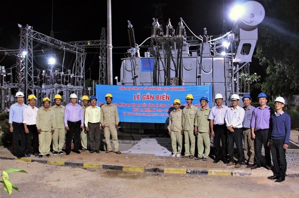 Gắn biển Công trình chào mừng Đại hội Đại biểu Đảng bộ Công ty CP Điện lực Khánh Hòa - ảnh 1