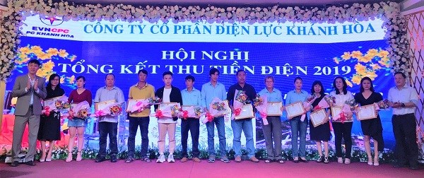 PC Khánh Hòa: Biểu dương 25 thu ngân viên xuất sắc năm 2019 - ảnh 1