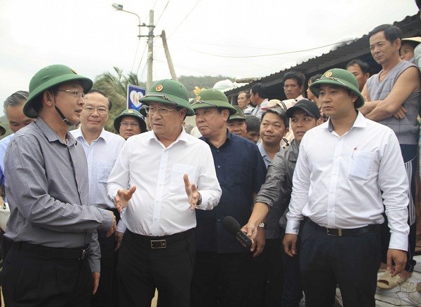 Phó Thủ tướng Trịnh Đình Dũng: Cần chủ động đối phó với mọi tình huống khi bão số 6 đổ bộ vào đất liền - ảnh 1