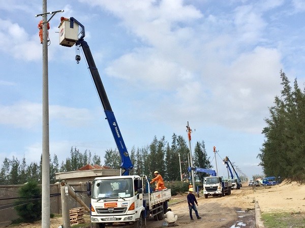 PC Khánh Hòa: Hỗ trợ khôi phục lưới điện tại Bình Định - ảnh 2