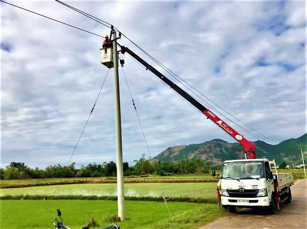 PC Khánh Hòa: Đảm bảo Lưới điện hoạt động ổn định sau bão số 6 - ảnh 1