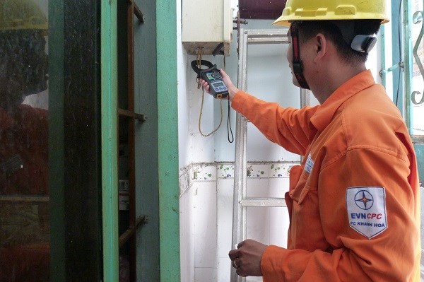 Những câu chuyện về nghề kiểm tra giám sát mua bán điện tại PC Khánh Hòa - ảnh 2