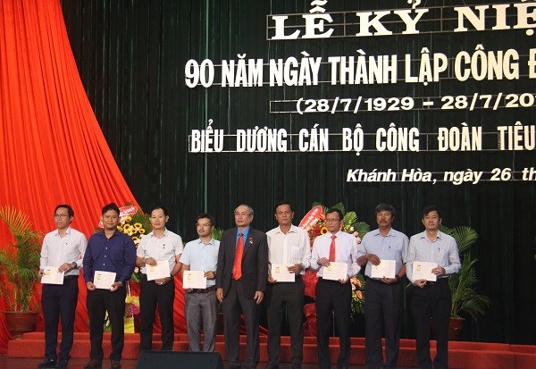 PC Khánh Hòa: 4 đoàn viên công đoàn được tặng Bằng LĐST của Tổng LĐLĐ Việt Nam - ảnh 2
