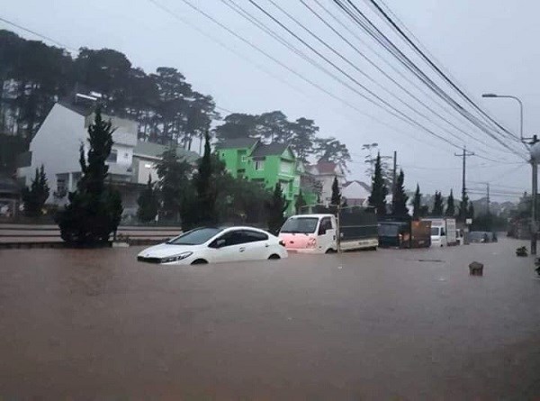 Lâm Đồng: Mưa lớn kéo dài, ngập lụt trên diện rộng, 1 người chết - ảnh 1
