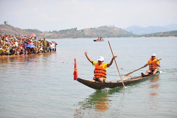 Gia Lai: Sôi nổi Hội đua thuyền độc mộc trên sông Pô Cô - ảnh 6