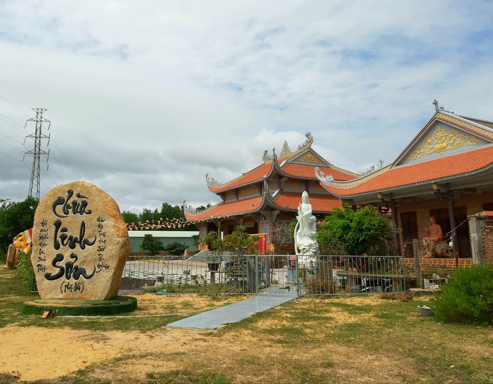Về bán đảo Phương Mai ngắm bảo vật quốc gia “Phật lồi” - ảnh 3