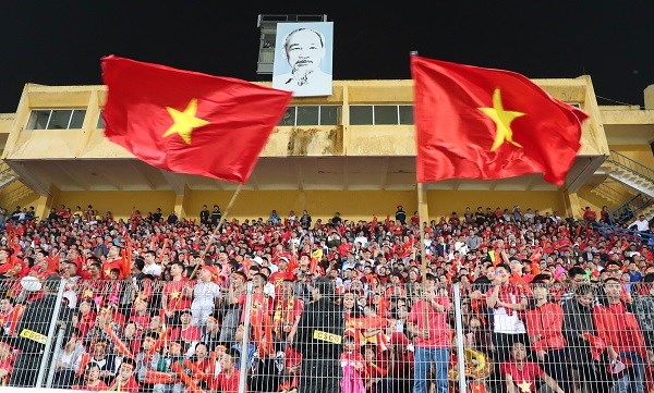 Việt Nam-Campuchia: Cổ động viên nhuộm đỏ sân vận động Hàng Đẫy - ảnh 3