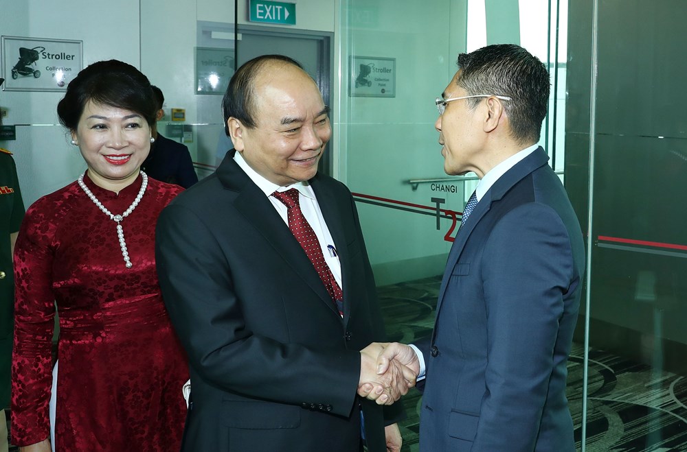 Thủ tướng đến Singapore, bắt đầu chuyến tham dự HNCC ASEAN 33 - ảnh 1