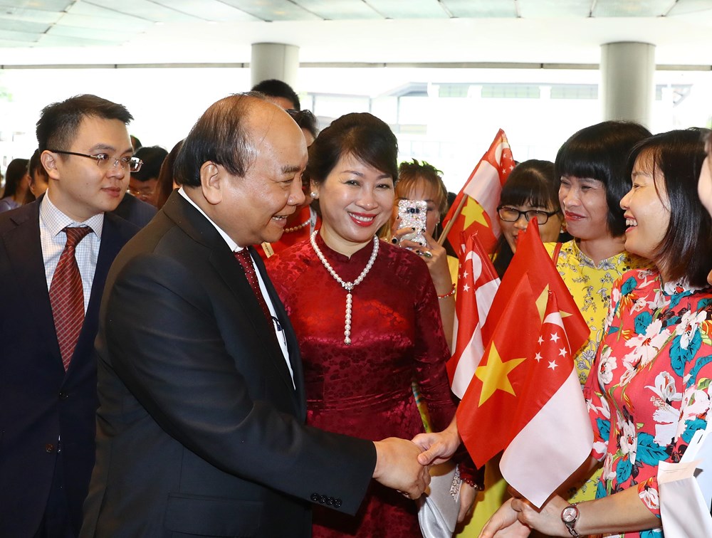 Thủ tướng đến Singapore, bắt đầu chuyến tham dự HNCC ASEAN 33 - ảnh 2