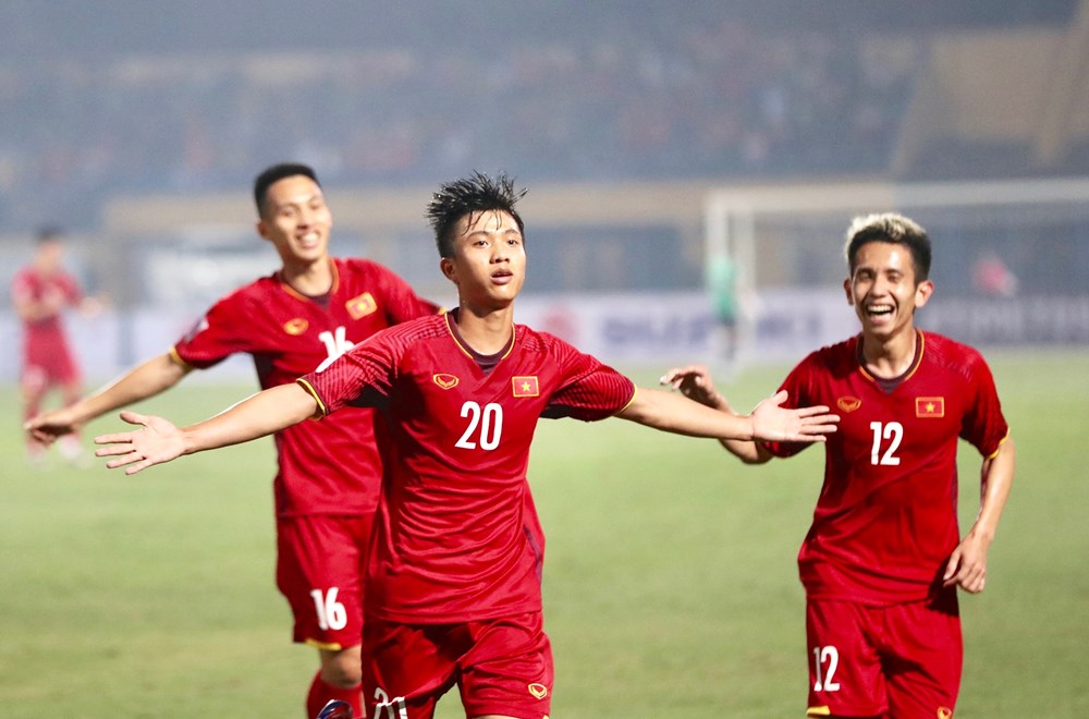 Việt Nam 3-0 Campuchia: Tiến Linh, Quang Hải, Văn Đức ghi bàn - ảnh 3