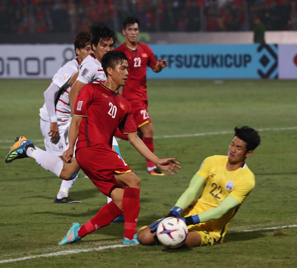 Việt Nam 3-0 Campuchia: Tiến Linh, Quang Hải, Văn Đức ghi bàn - ảnh 5