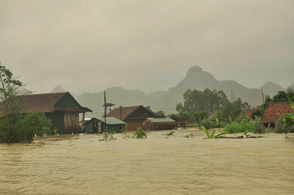 Quảng Bình: Hơn 11.000 ngôi nhà bị ngập do lũ chồng lũ - ảnh 1