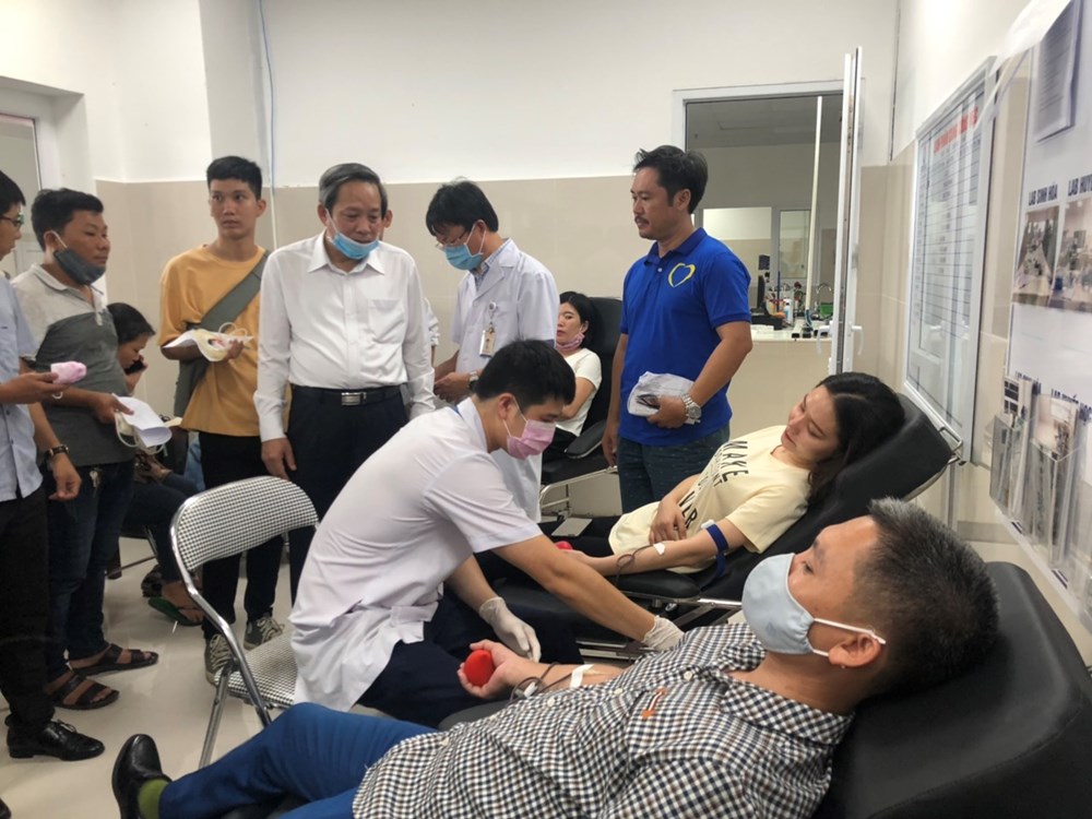 Vụ tai nạn xe khách du lịch ở Quảng Bình: Tập trung cứu người bị nạn - ảnh 4