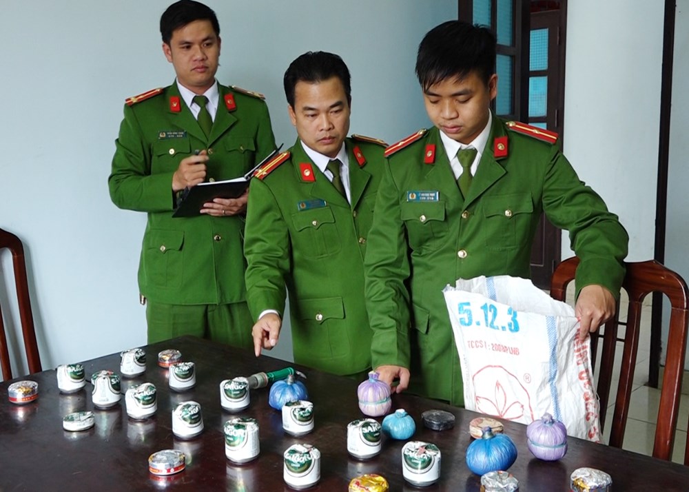 Quảng Bình: Thu giữ 50 quả mìn tự tạo ở làng biển Hải Ninh - ảnh 1