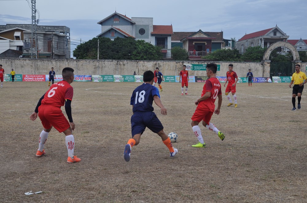 Sức “nóng” từ giải bóng đá tỉnh Quảng Bình năm 2019 - ảnh 2