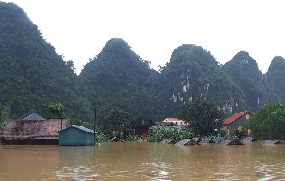 Quảng Bình: Hơn 400 ngôi nhà ở Tân Hóa ngập sâu trong lũ - ảnh 1