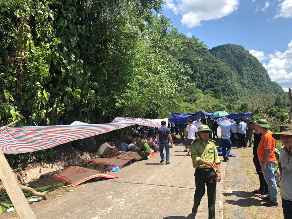 Vụ lật xe khách du lịch tại Quảng Bình: 15 người tử vong, tiếng khóc nghẹn ngào, xót xa… - ảnh 3
