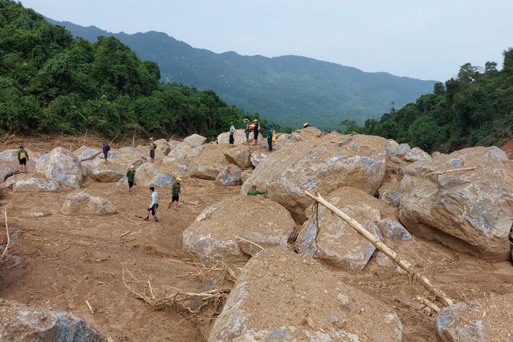 Tìm thấy 3 thi thể trong vụ sạt lở núi ở Phong Nha – Kẻ Bàng - ảnh 1