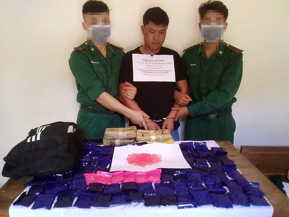 Bắt gọn một người Lào vận chuyển 24.000 viên ma túy qua biên giới - ảnh 1