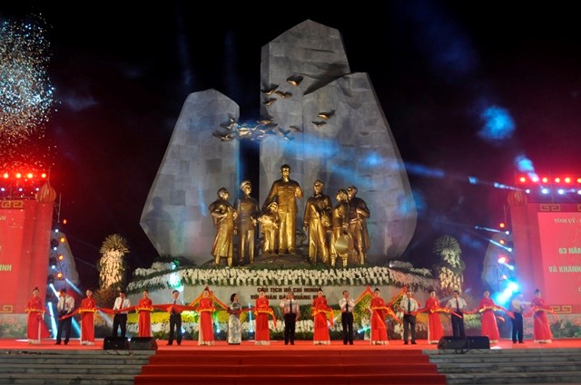Tượng đài “Chủ tịch Hồ Chí Minh với Nhân dân Quảng Bình” – Công trình văn hóa đặc sắc - ảnh 1