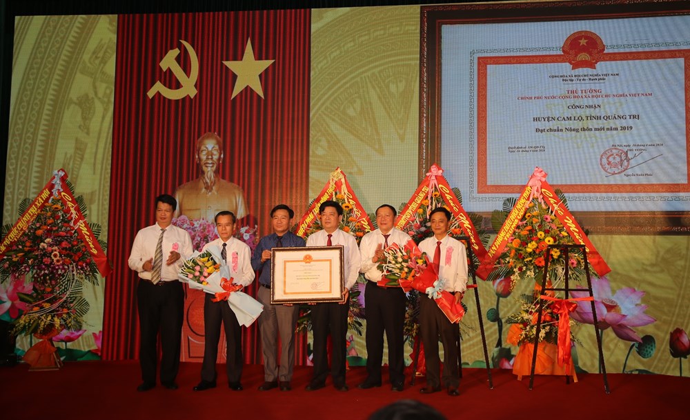 Cam Lộ - huyện đạt chuẩn nông thôn mới đầu tiên ở Quảng Trị - ảnh 1